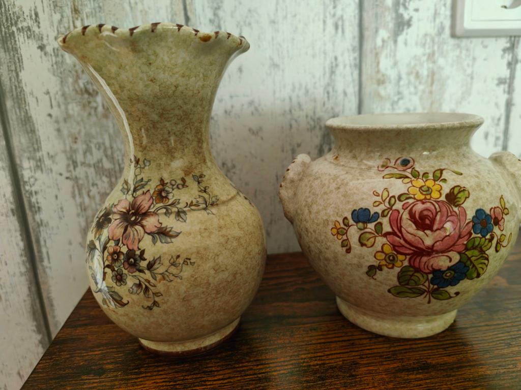 Twee Oostenrijkse vaasjes, Overige kleuren, Aardewerk of Porselein, Ophalen of Verzenden, Zo goed als nieuw