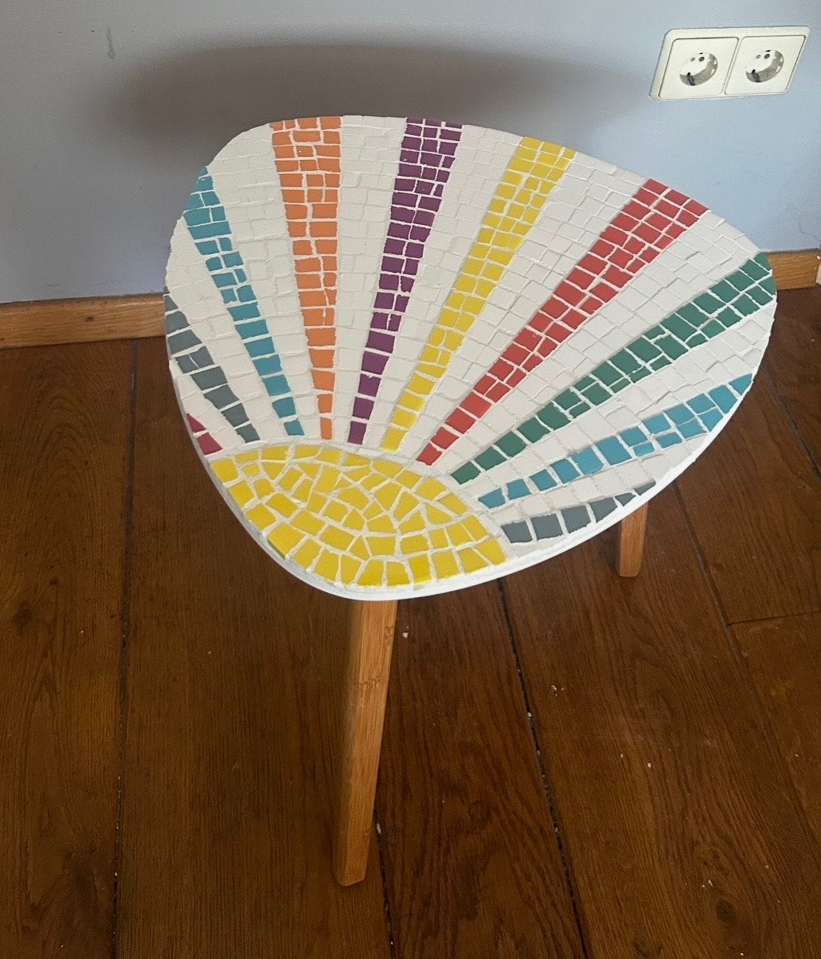 Unieke mozaïek bijzettafel - kleurrijk en handgemaakt, Minder dan 55 cm, Zo goed als nieuw, Overige vormen, Hout