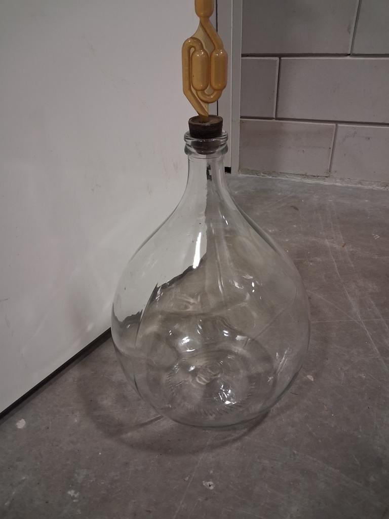 Grote glazen fles met waterslot - 20 liter, Ophalen, Gebruikt