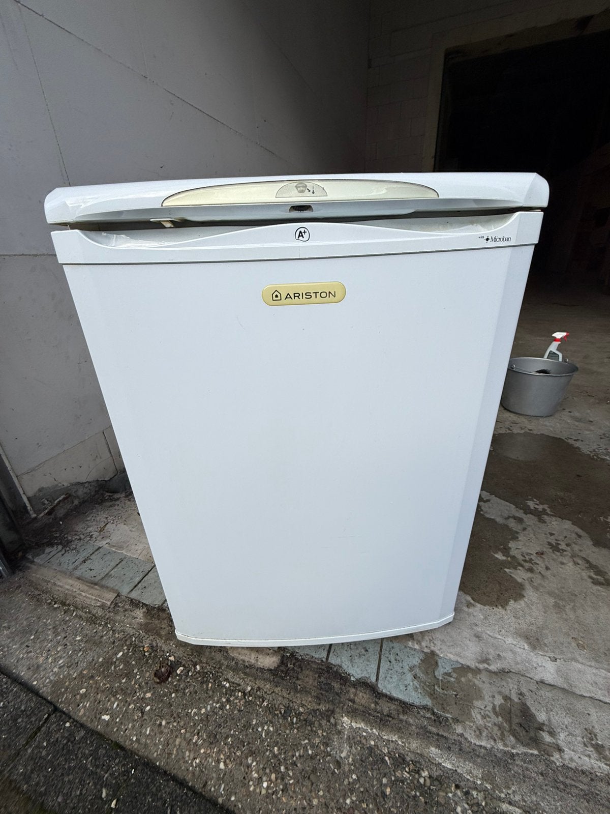 Ariston koelkast tafel model, Witgoed en Apparatuur, Ophalen, Minder dan 85 cm, Minder dan 75 liter, 45 tot 60 cm