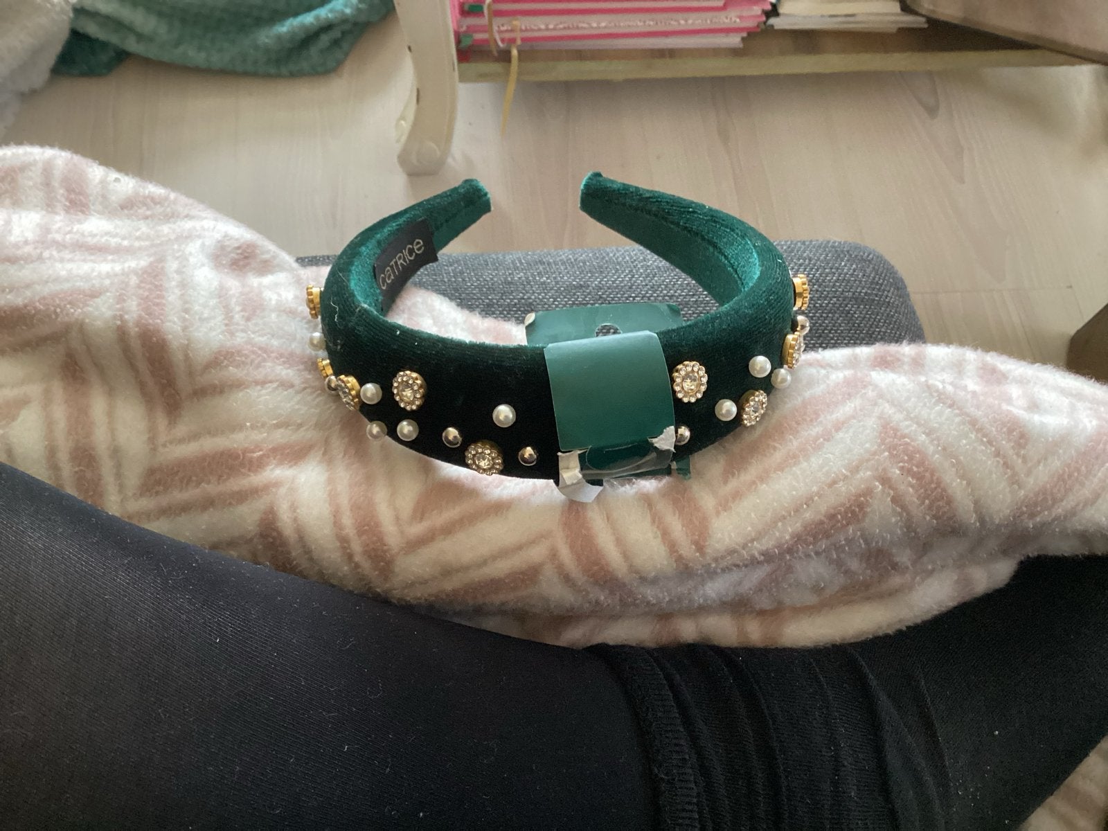 Catrice fluwelen haarband met parels en strass, Ophalen of Verzenden, Zo goed als nieuw