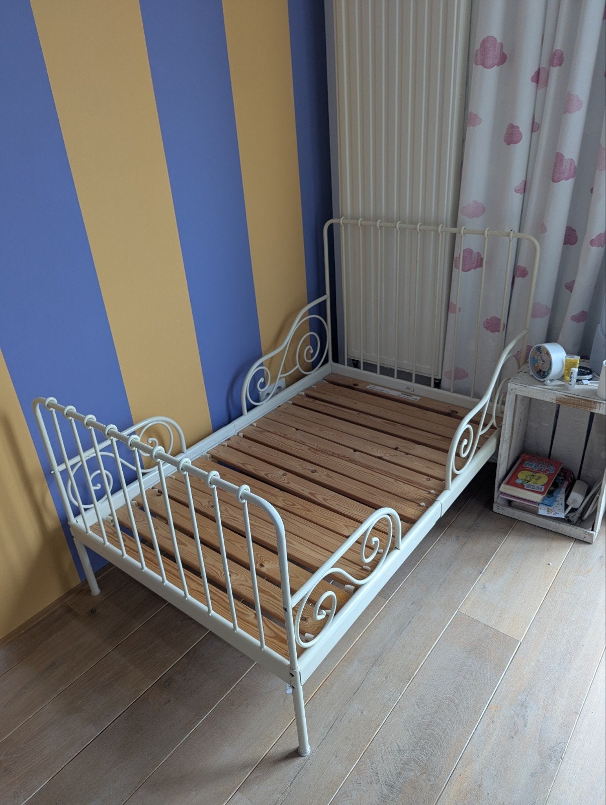 IKEA Minnen uitschuifbaar kinderbed - Wit metaal, Kinderen en Baby's, Kinderkamer | Bedden, Gebruikt, 70 tot 85 cm, 180 cm of meer