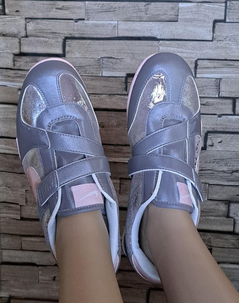 Nike - nieuwe roze/ grijze sneakers, 38,5, Verzenden, Nike, Nieuw, Sneakers of Gympen