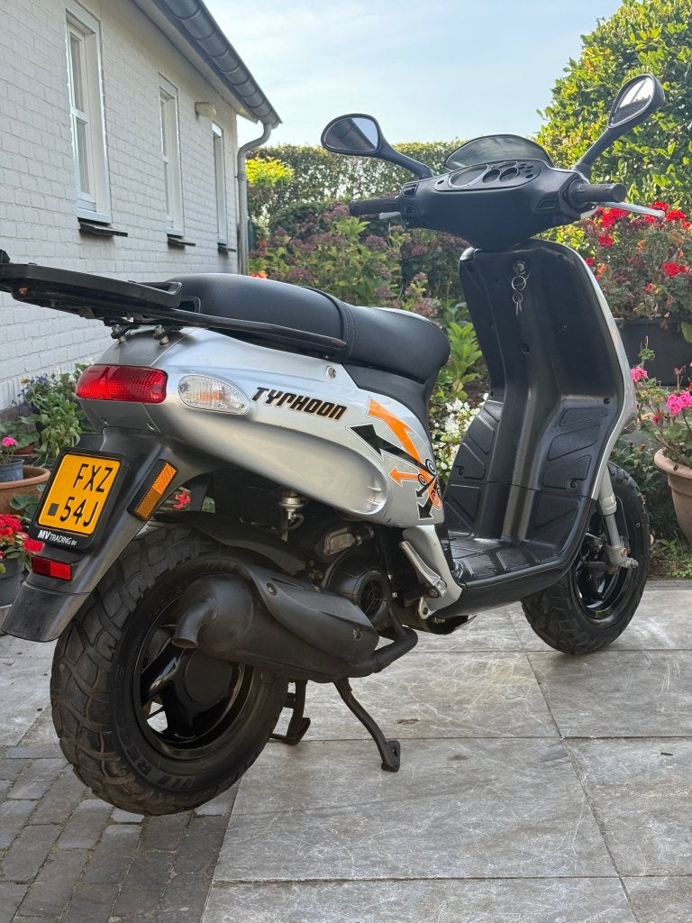 Foto 3 van ⭐️Piaggio Typhoon 50cc 2 takt Zilvergrijs Brom⭐️
