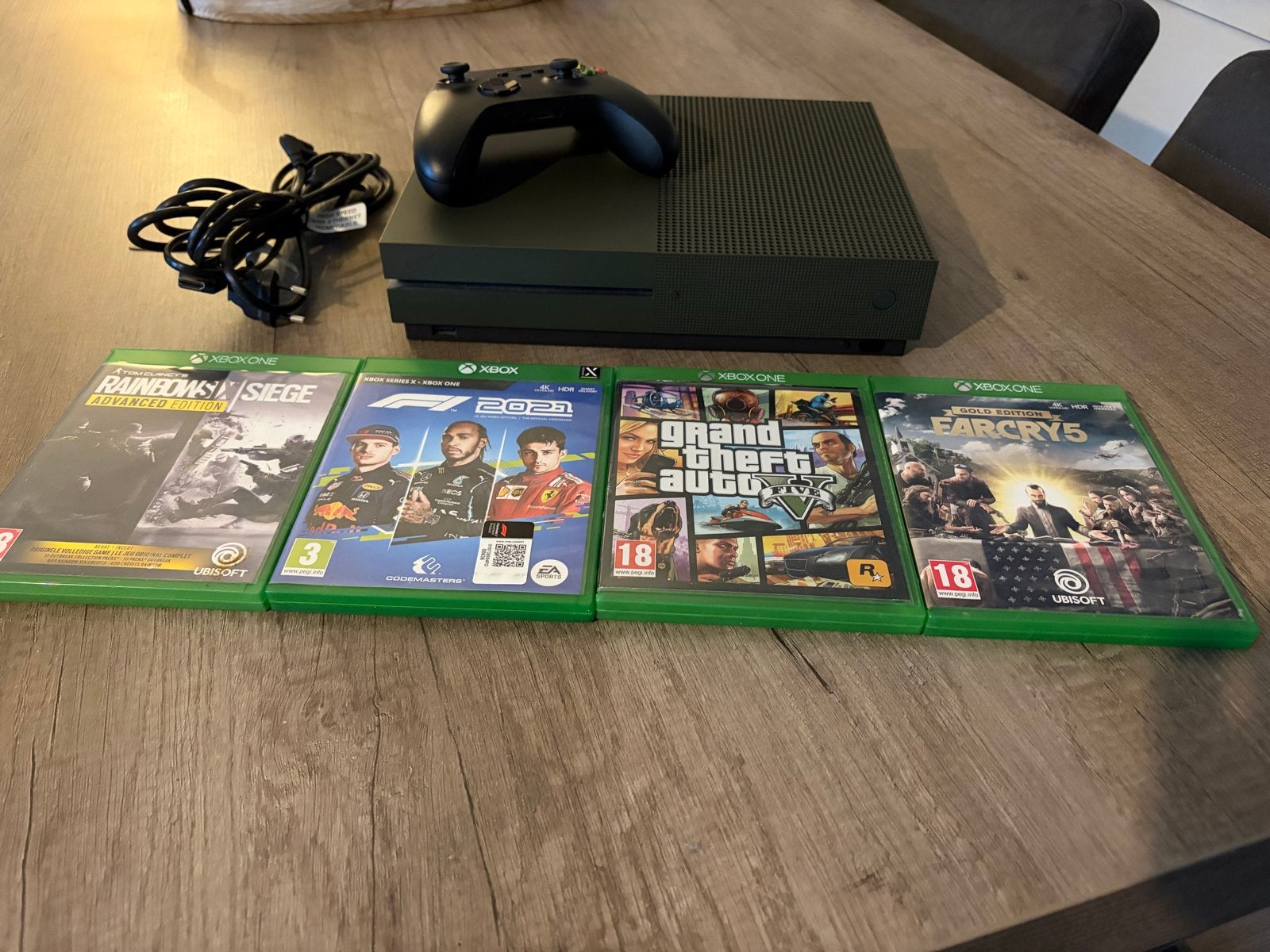 Xbox One S 500GB met controller en 4 games, Spelcomputers en Games, Xbox One S, Ophalen of Verzenden, Met 1 controller, 500 GB