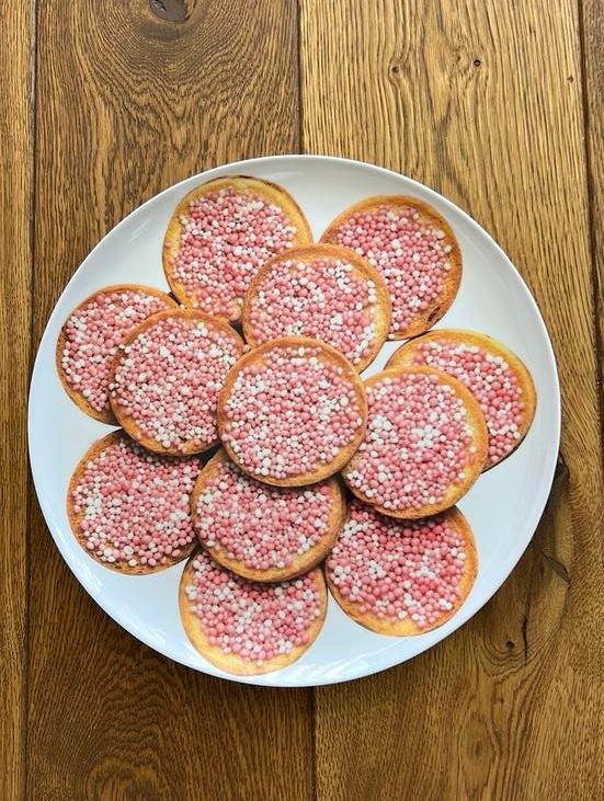 Roze beschuit met muisjes schaal, Ophalen of Verzenden, Zo goed als nieuw, Kraamcadeau