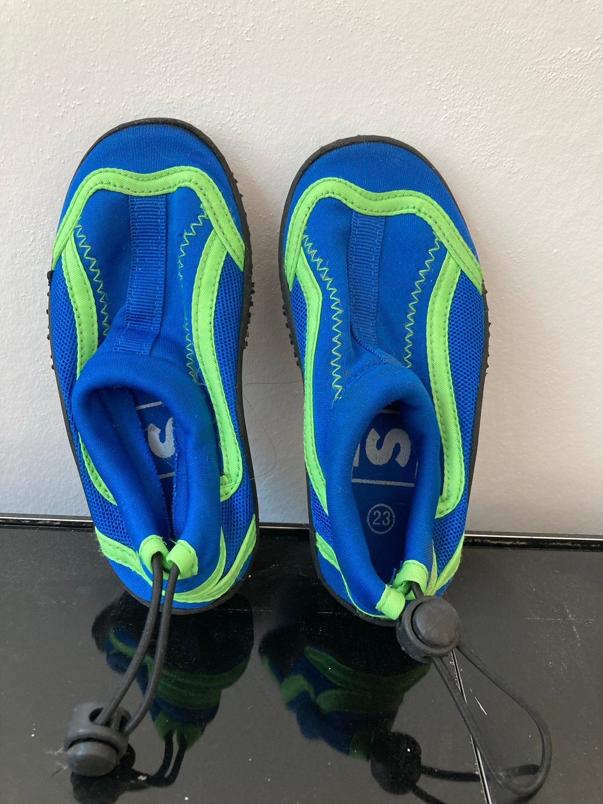 Blauwe waterschoentjes maat 23, Ophalen of Verzenden, Gebruikt, Jongen of Meisje, Schoenen