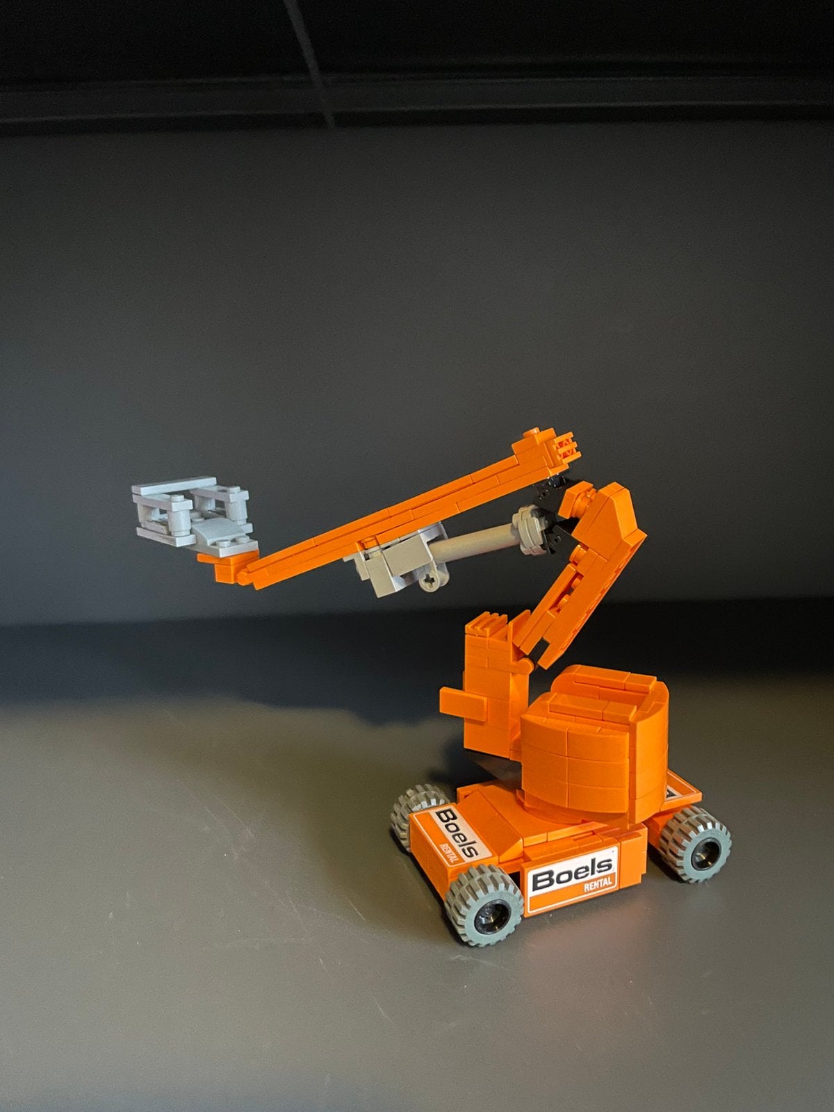 Boels verhuur lego hoogwerker, Hobby en Vrije tijd, Modelauto's | 1:50, Ophalen of Verzenden, Hijskraan, Tractor of Landbouw