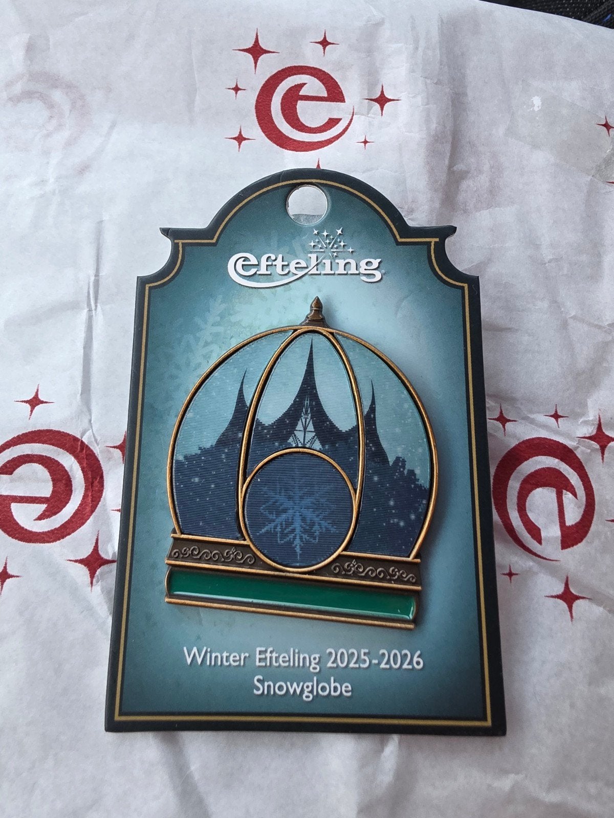Efteling Winter Efteling 2025-2026 Snowglobe Pin, Ophalen of Verzenden, Nieuw, Button of Speldje