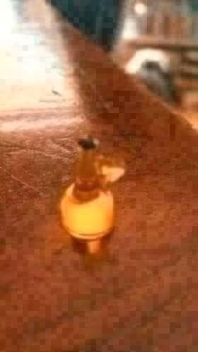 Miniatuur karaf met sterke drank voor poppenhuis, 2 cm, Ophalen of Verzenden