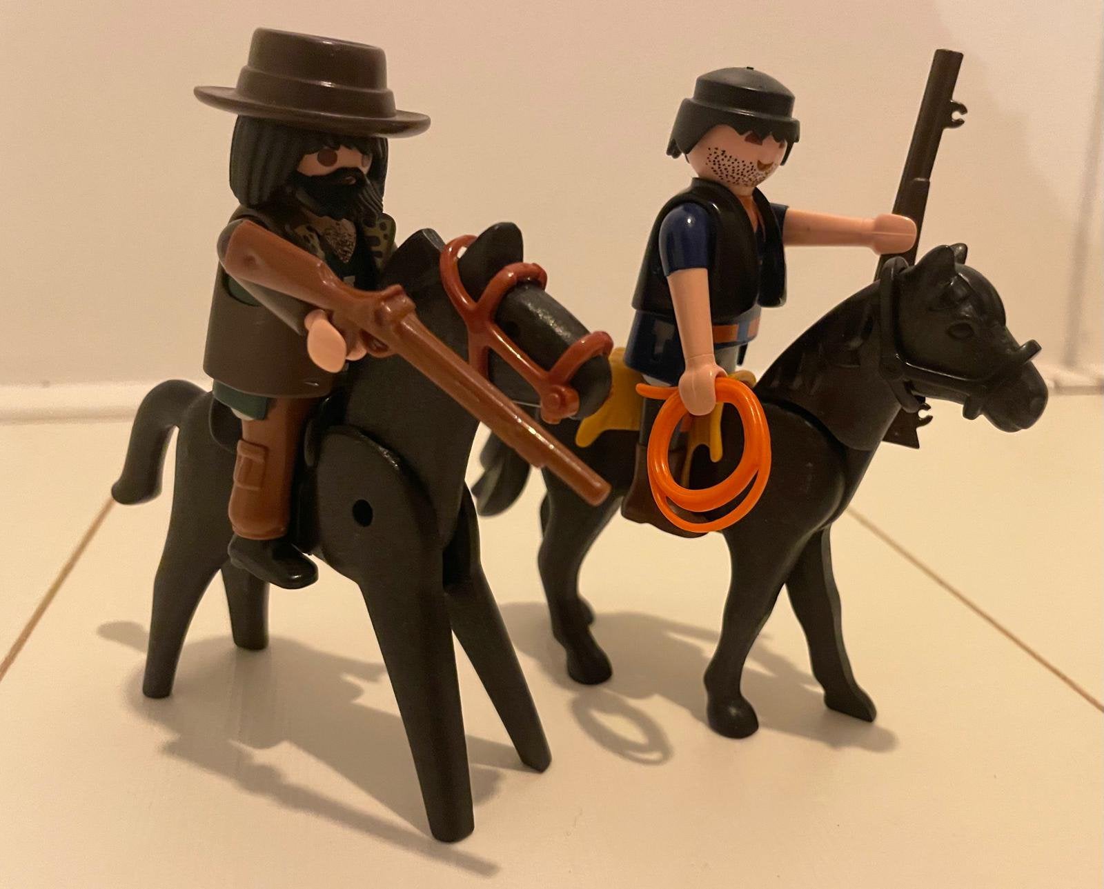 Playmobil. Twee cowboys twee paarden, Ophalen of Verzenden, Gebruikt