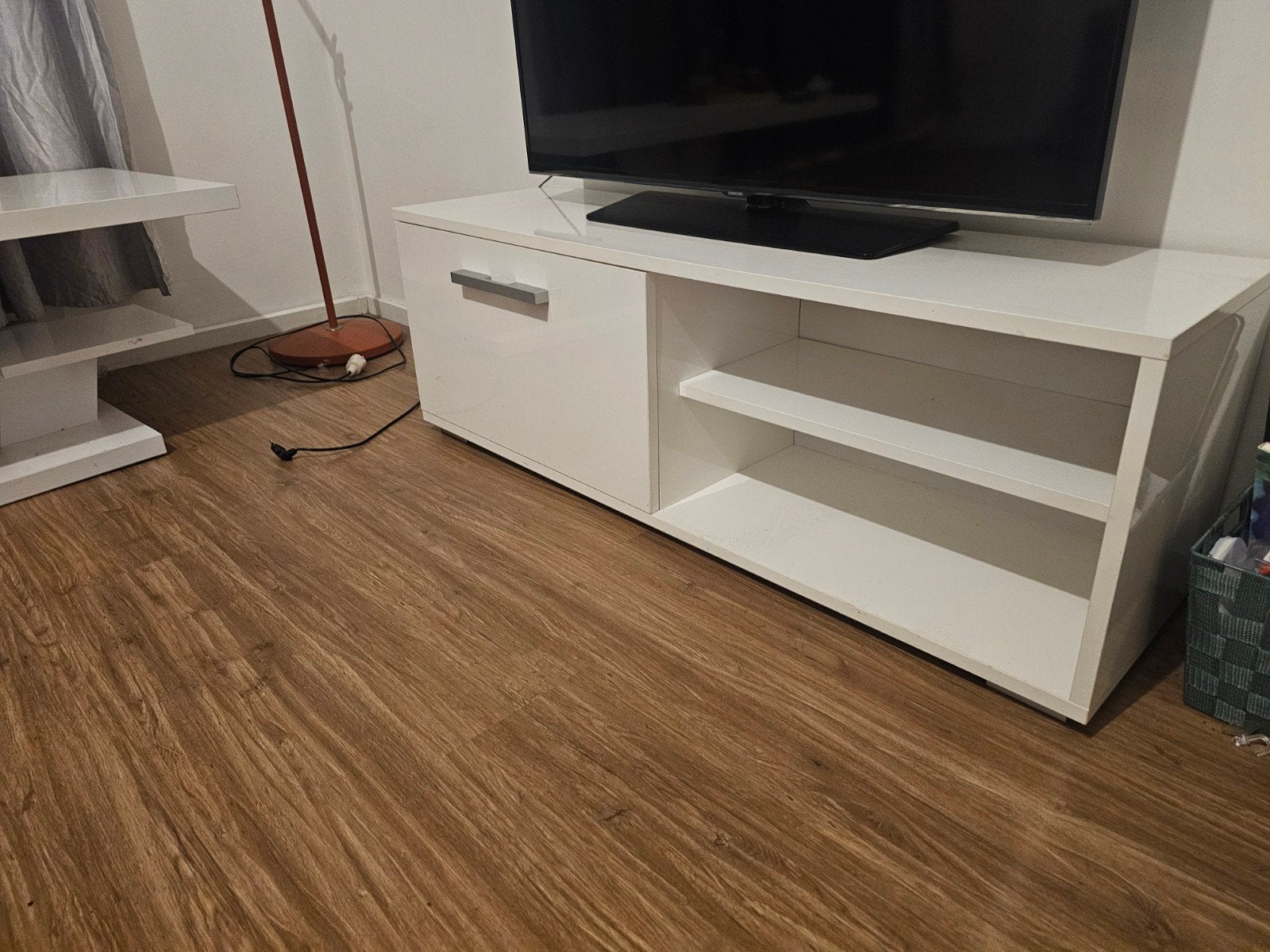 Tv meubel, Ophalen