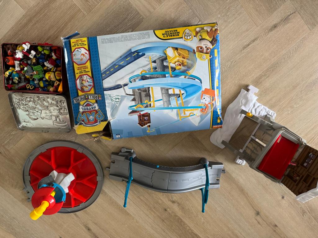 Paw Patrol speelset met veel figuren en accessoires, Ophalen, Gebruikt