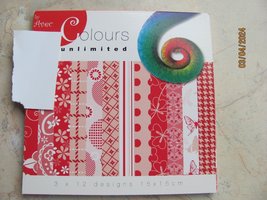 NIEUWSTAAT papier PAPERPAD roodtinten AVEC Colours Unlimited, Ophalen of Verzenden, Zo goed als nieuw, Papier of Karton, Overige merken