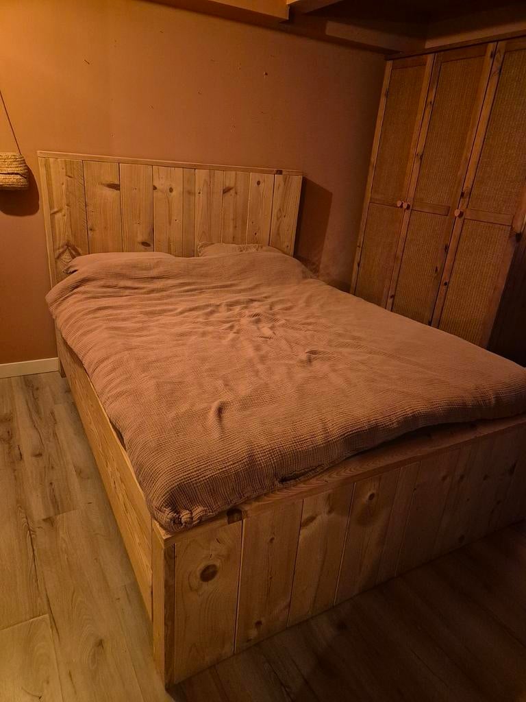 Stevig houten bed met hoofdbord 2 persoons, Huis en Inrichting, Slaapkamer | Bedden, Ophalen, Gebruikt, Bruin, Tweepersoons
