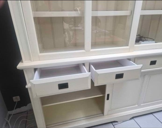 Foto 5 van Mooi dressoir met vitrinekast - crème/wit