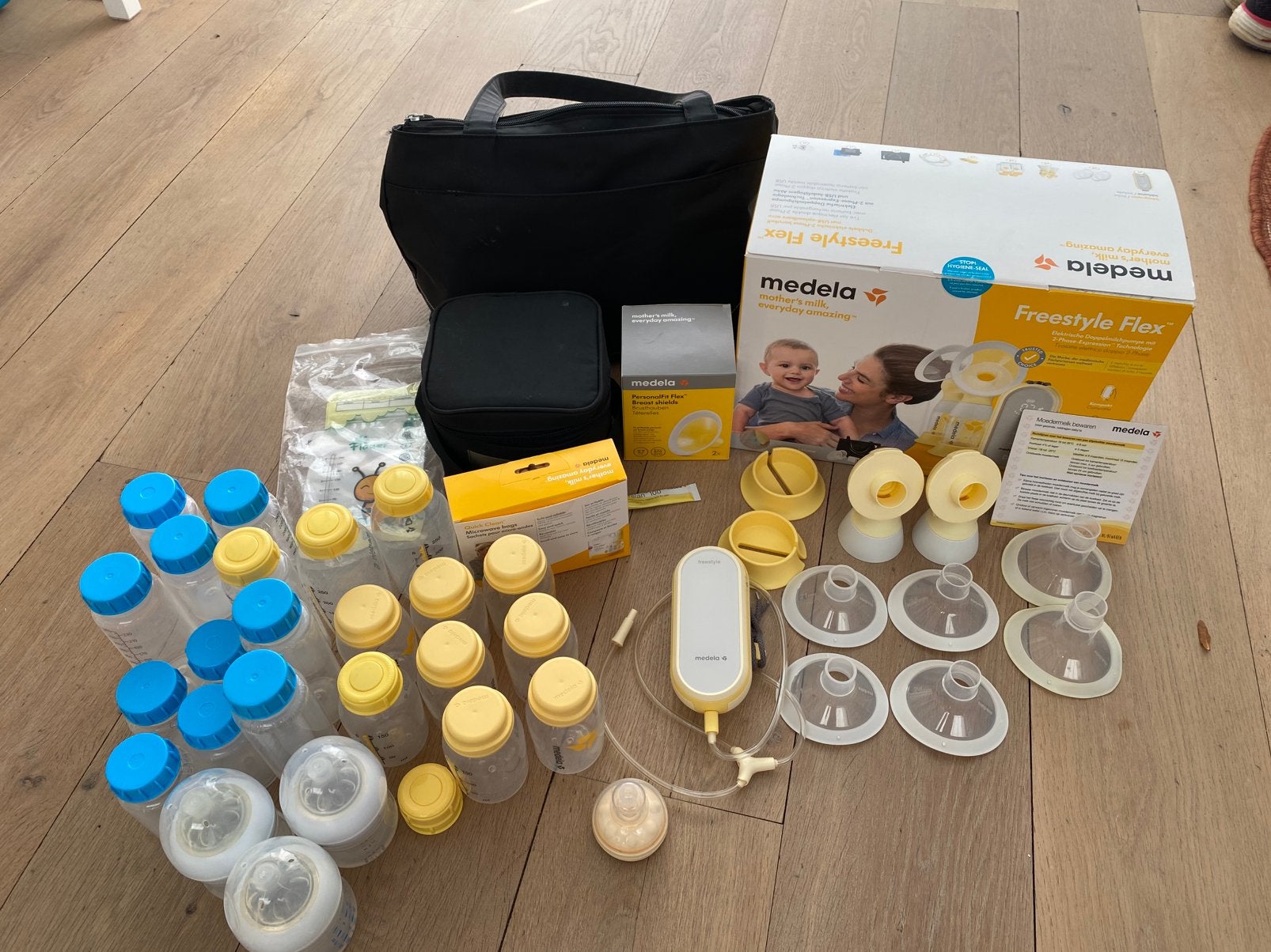 Zeer uitgebreide Medela Freestyle Flex, Ophalen of Verzenden, Zo goed als nieuw, Borstkolf