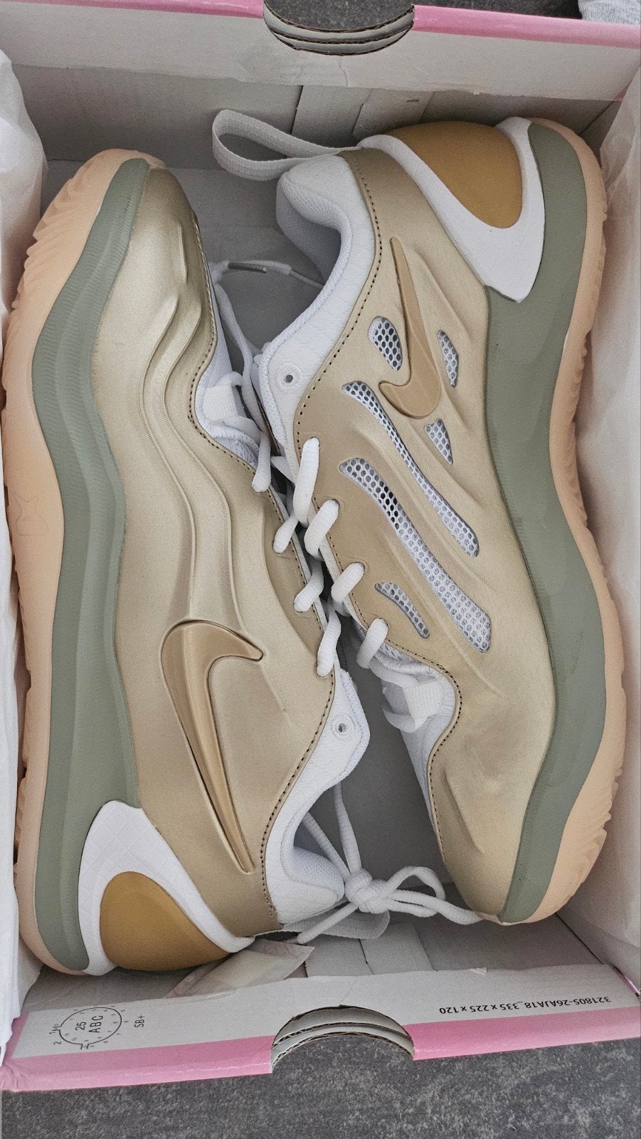 A'ja Wilson Cosmic Unity 2 sportschoenen indoor size/Maat44, Ophalen of Verzenden, Nieuw, Schoenen