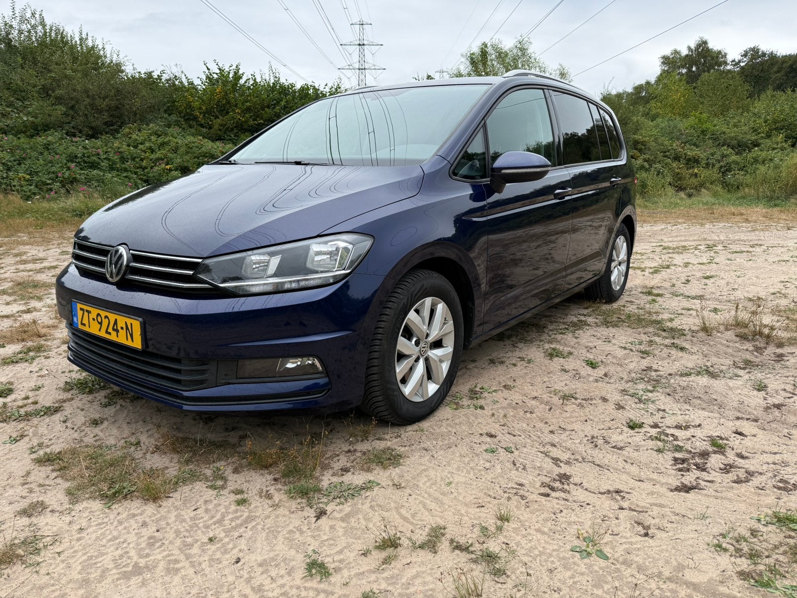 Volkswagen Touran TSI Highline 115pk 2019, 15 km/l, Blauw, Origineel Nederlands, 75 €/maand