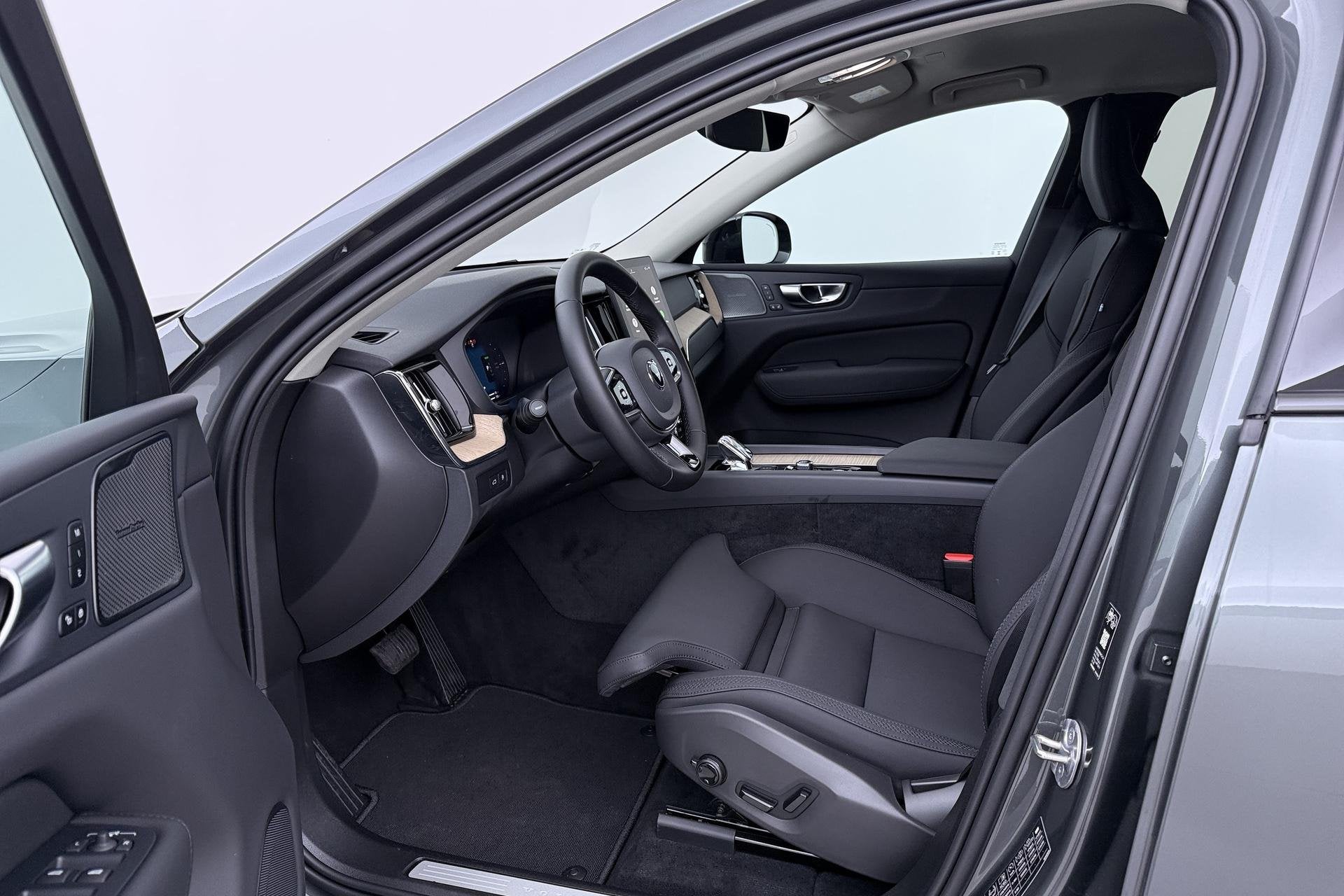 Volvo XC60 T8 Plus Dark | Harman/Kardon | Memory | BLIS | 36, Automaat, Gebruikt, 4 cilinders, 1969 cc