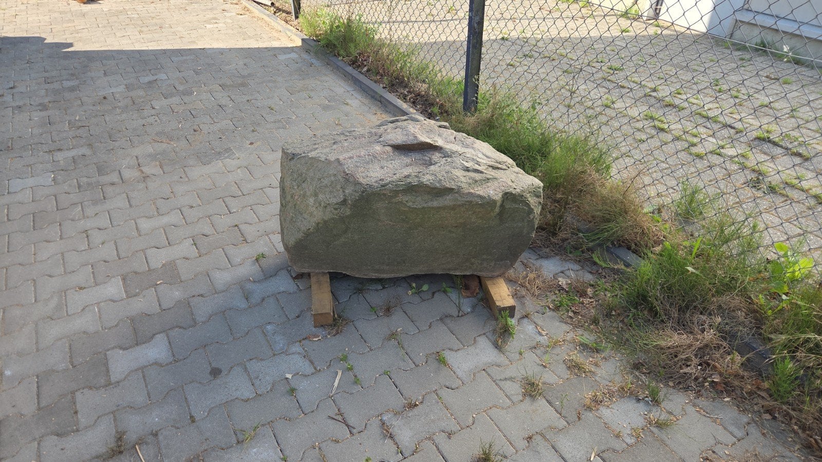 Grote natuursteen rotsblok voor tuin of landschap, Ophalen, Overige materialen, Gebruikt, Kei
