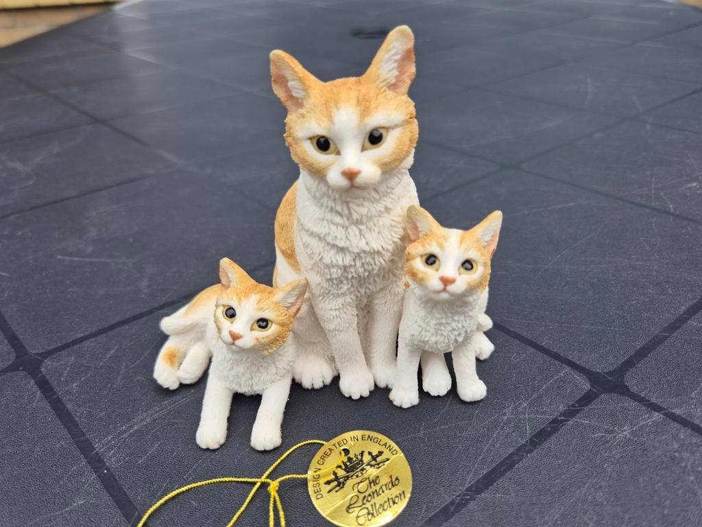 Leonardo Collection Kattenbeeldje: Moederpoes met kittens, Ophalen of Verzenden, Zo goed als nieuw, Hond of Kat, Beeldje of Figuurtje