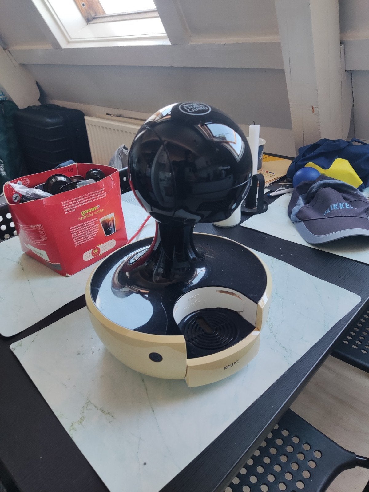 Krups Dolce Gusto koffiemachine inclusief cups, Ophalen, Koffiepads en cups, Koffiemachine, Zo goed als nieuw