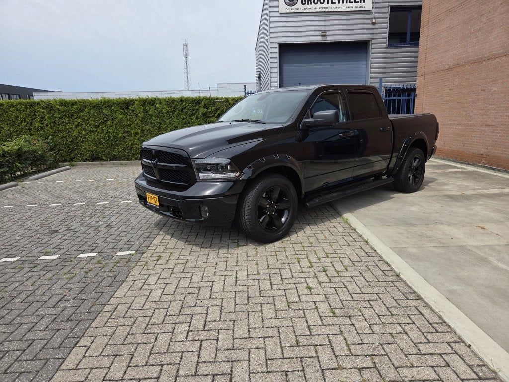 Dodge Ram 1500 5.7 hemi 4x4 Crew Cab 5'7 bj 2024 LPG Nap, Auto's, Dodge, Parkeersensor, Gebruikt, Zwart, Bedrijf