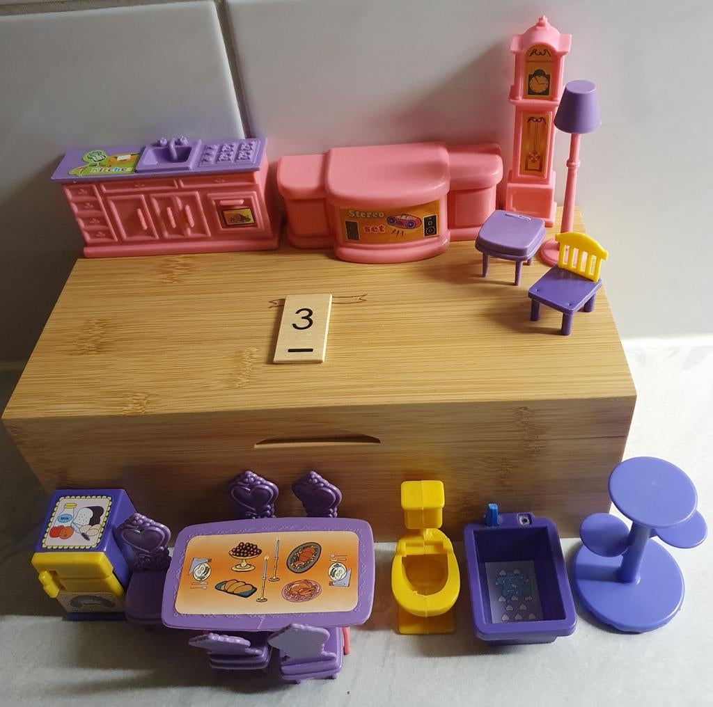 Poppenhuis meubeltjes plastic, Ophalen of Verzenden, Poppenhuis
