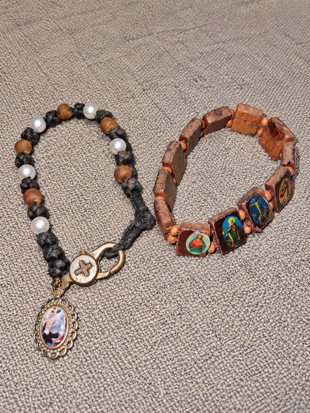 2 bijzondere armbandjes met religieuze afbeeldingen, Ophalen of Verzenden, Gebruikt