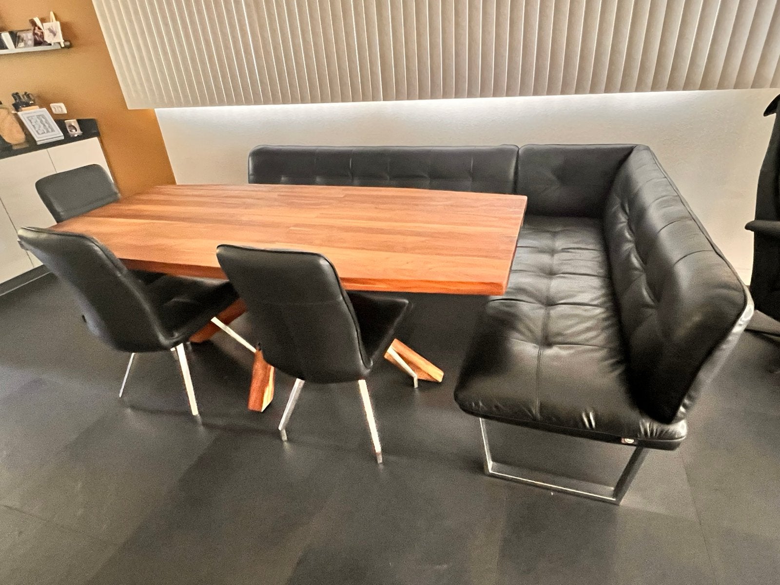 Grote eethoek met  houten tafel,leren bank en stoelen, Huis en Inrichting, Complete eetkamers, Ophalen, Gebruikt