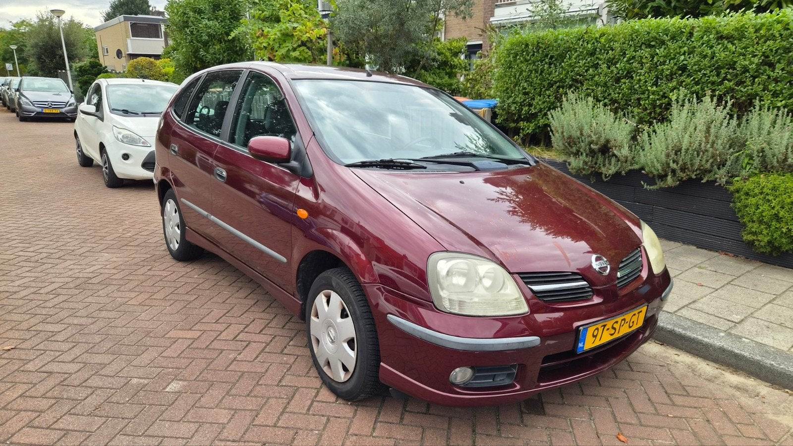 Nissan Almera Tino 1.8 2006 Rood, Auto's, 4 cilinders, Almera Tino, Origineel Nederlands, 115 pk