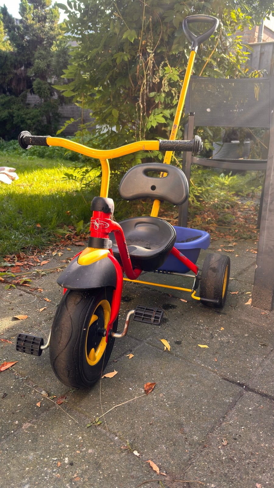 Puky driewieler met duwstang - Geel/Rood, Ophalen, Gebruikt, Terugtraprem
