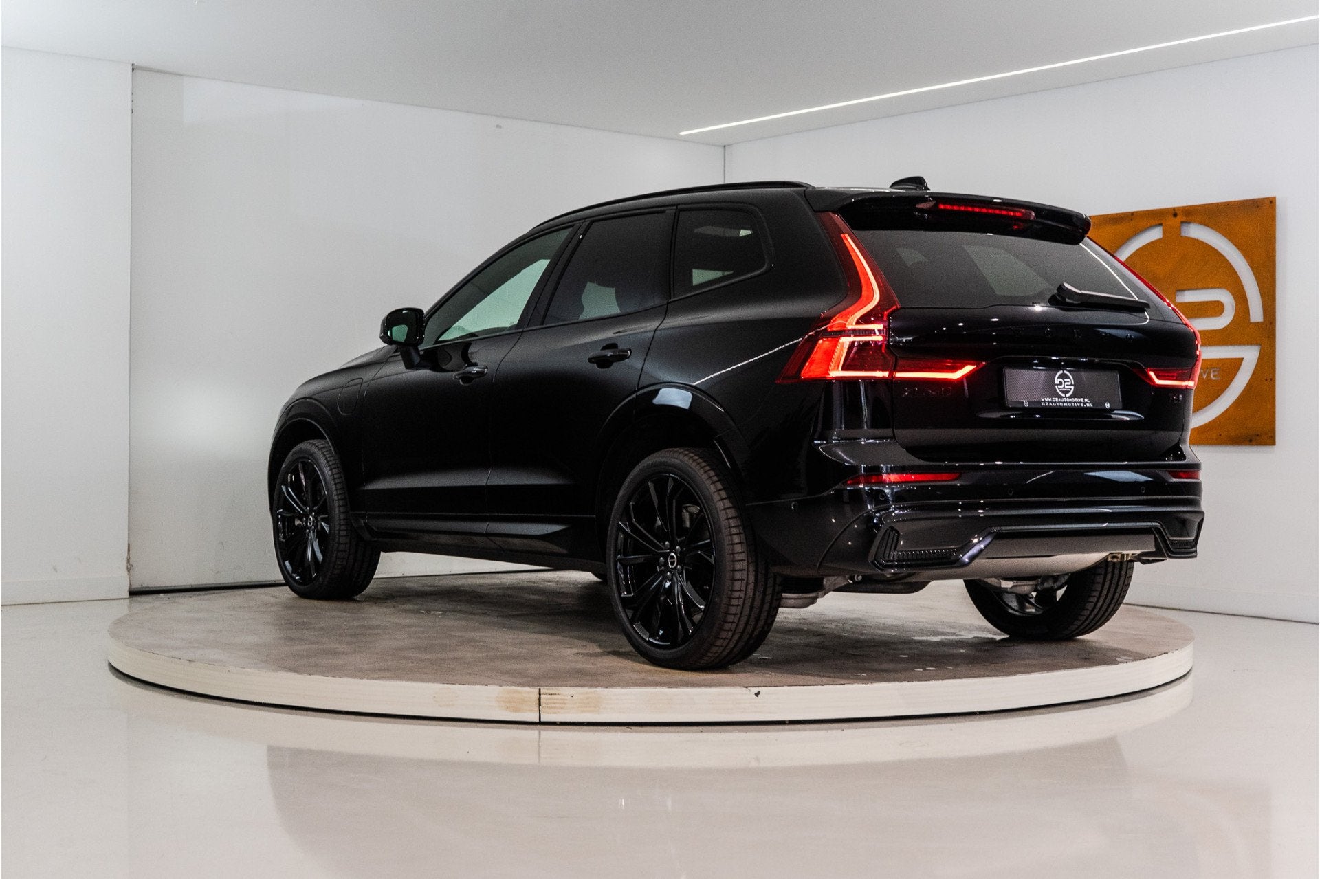 Volvo XC60 2.0 T6 Plug-in hybrid AWD Ultra Black Edition | N, Automaat, 4 cilinders, Zwart, Bedrijf