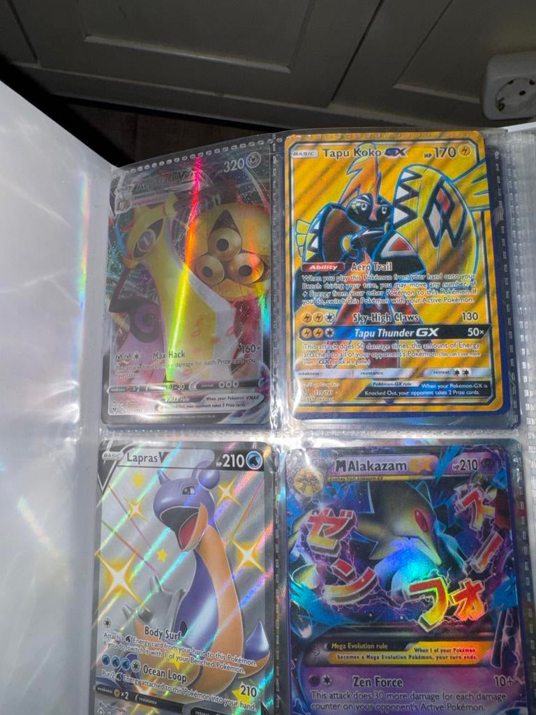Pokémon Kaarten Collectie - Zeldzame V, VMAX & EX Kaarten, Ophalen of Verzenden, Zo goed als nieuw, Meerdere kaarten, Foil