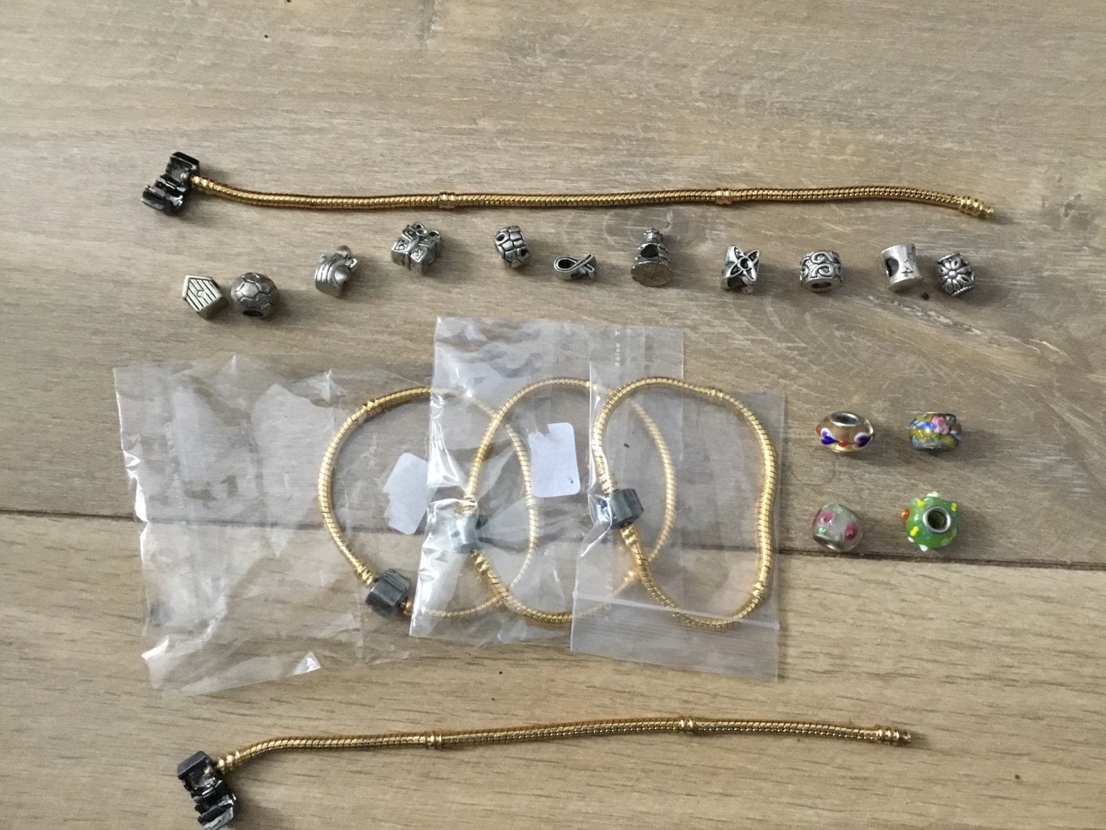 Pandora-stijl bedels en armbanden (4 kleine, 1 grote), Sieraden, Tassen en Uiterlijk, Bedels, Overige merken, Overige materialen