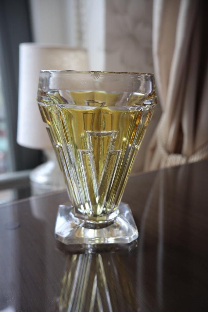Antiek Boheems Art Deco glas vaas c 1930, Ophalen of Verzenden