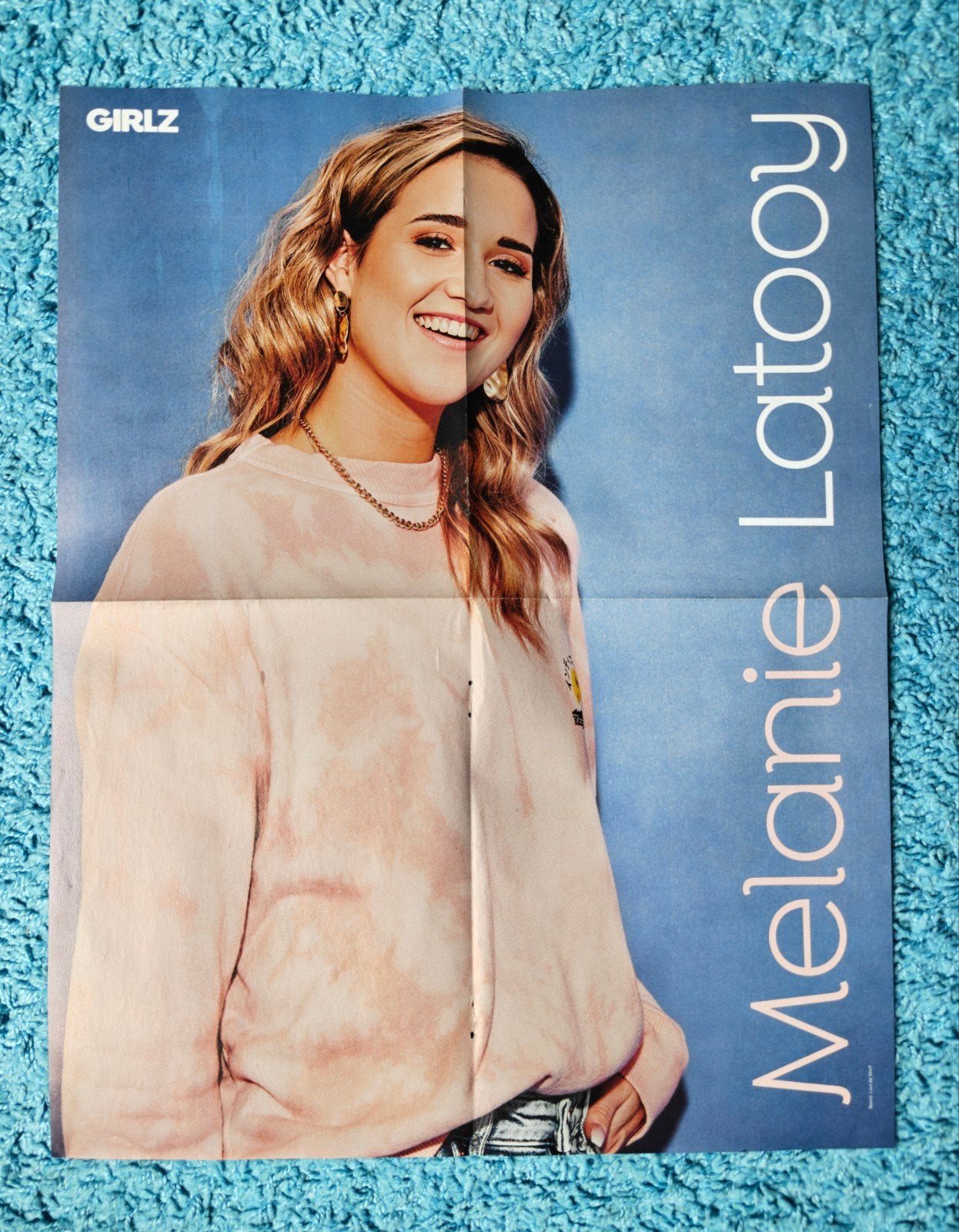 Melanie Latooy poster girlz, Ophalen of Verzenden, Nieuw, A1 t/m A3, Rechthoekig Staand