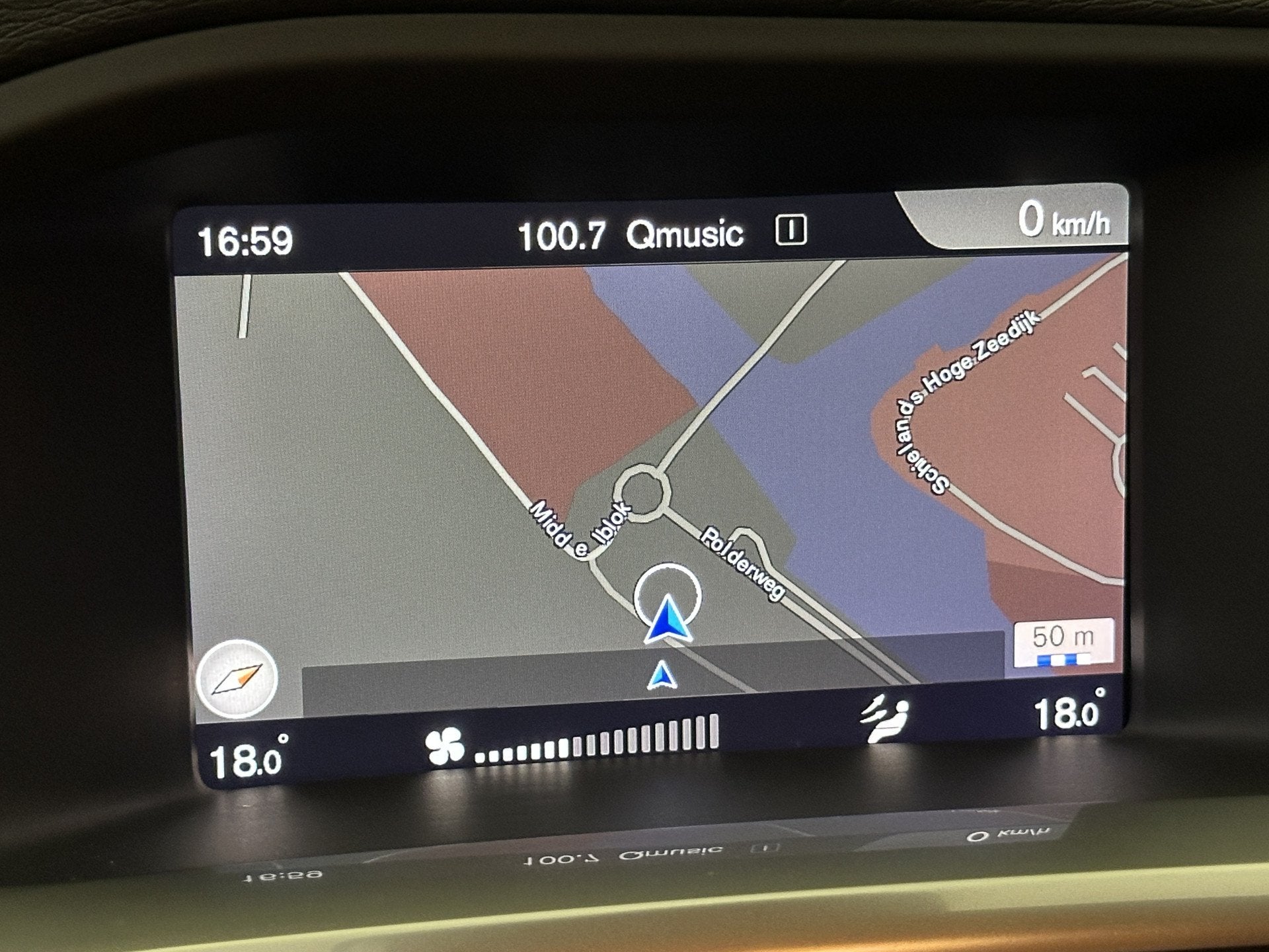 Foto 17 van Volvo V60 2.0 D2 Polar+ *Diesel*Full Options*Zeer goed Onder