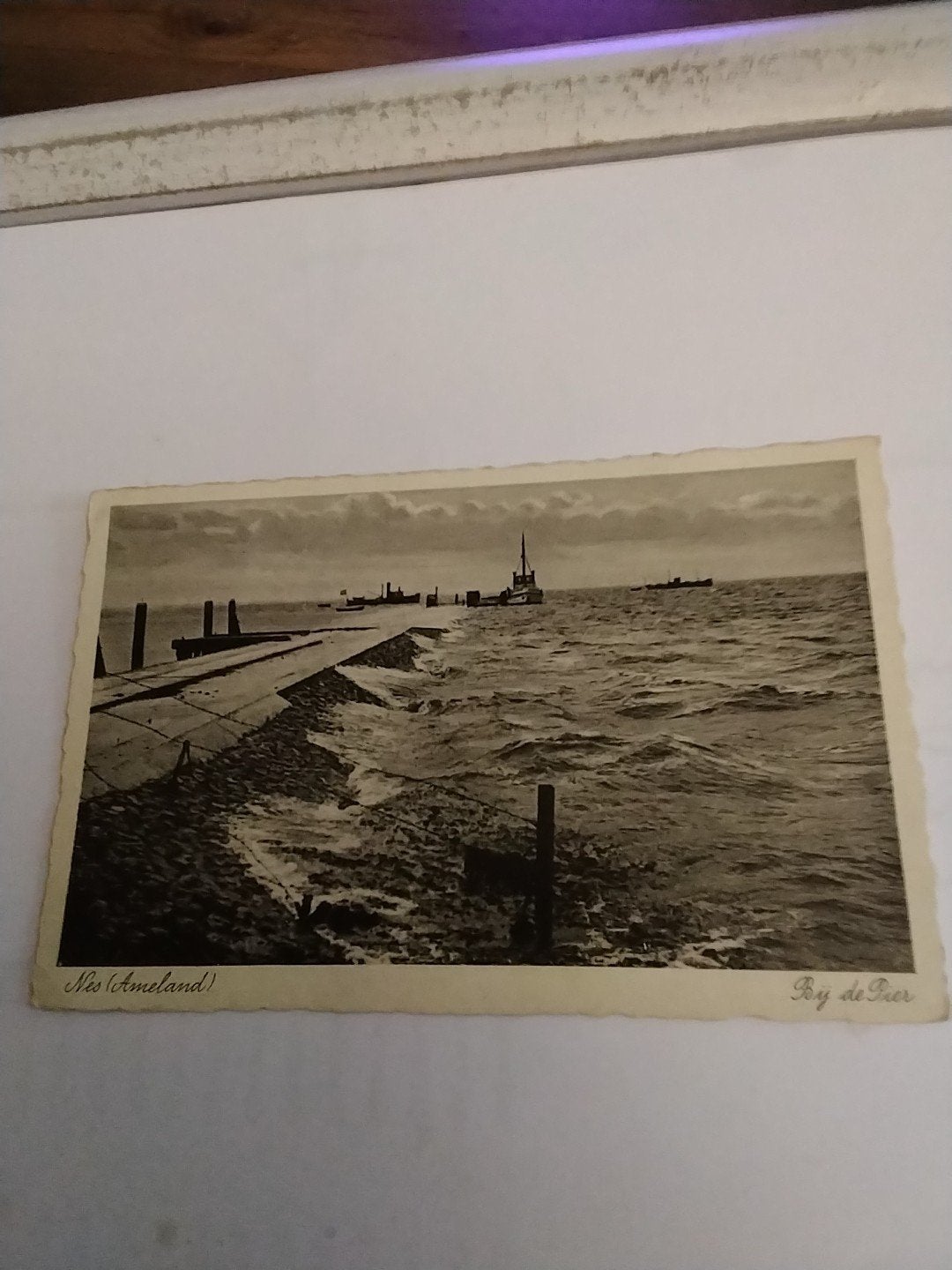 Oude Ansichtkaart Nes (Ameland) - Pier met Schepen (1946), Ophalen of Verzenden, 1940 tot 1960, Gelopen, Waddeneilanden