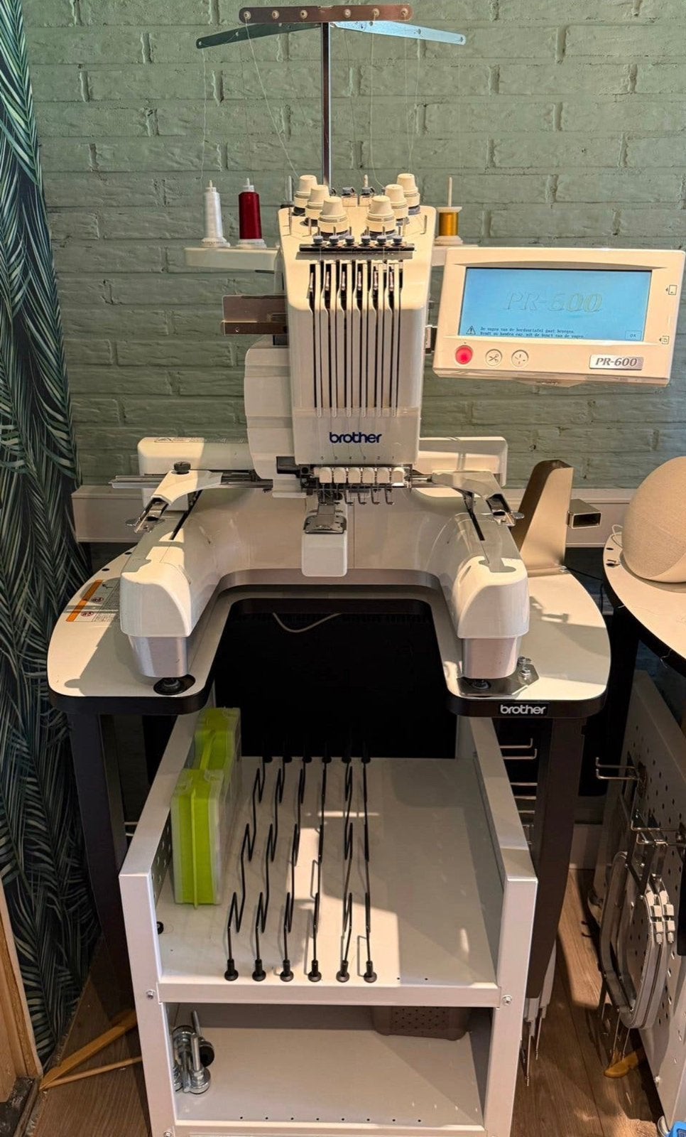 Brother PR-600 borduurmachine met onderstel en toebehoren, Hobby en Vrije tijd, Naaimachines en Toebehoren, Ophalen, Gebruikt