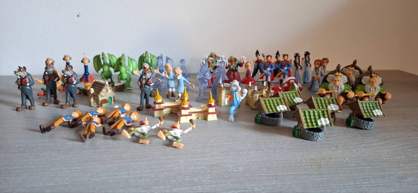Grote collectie Efteling sprookjesfiguren en huisjes, Ophalen, Zo goed als nieuw