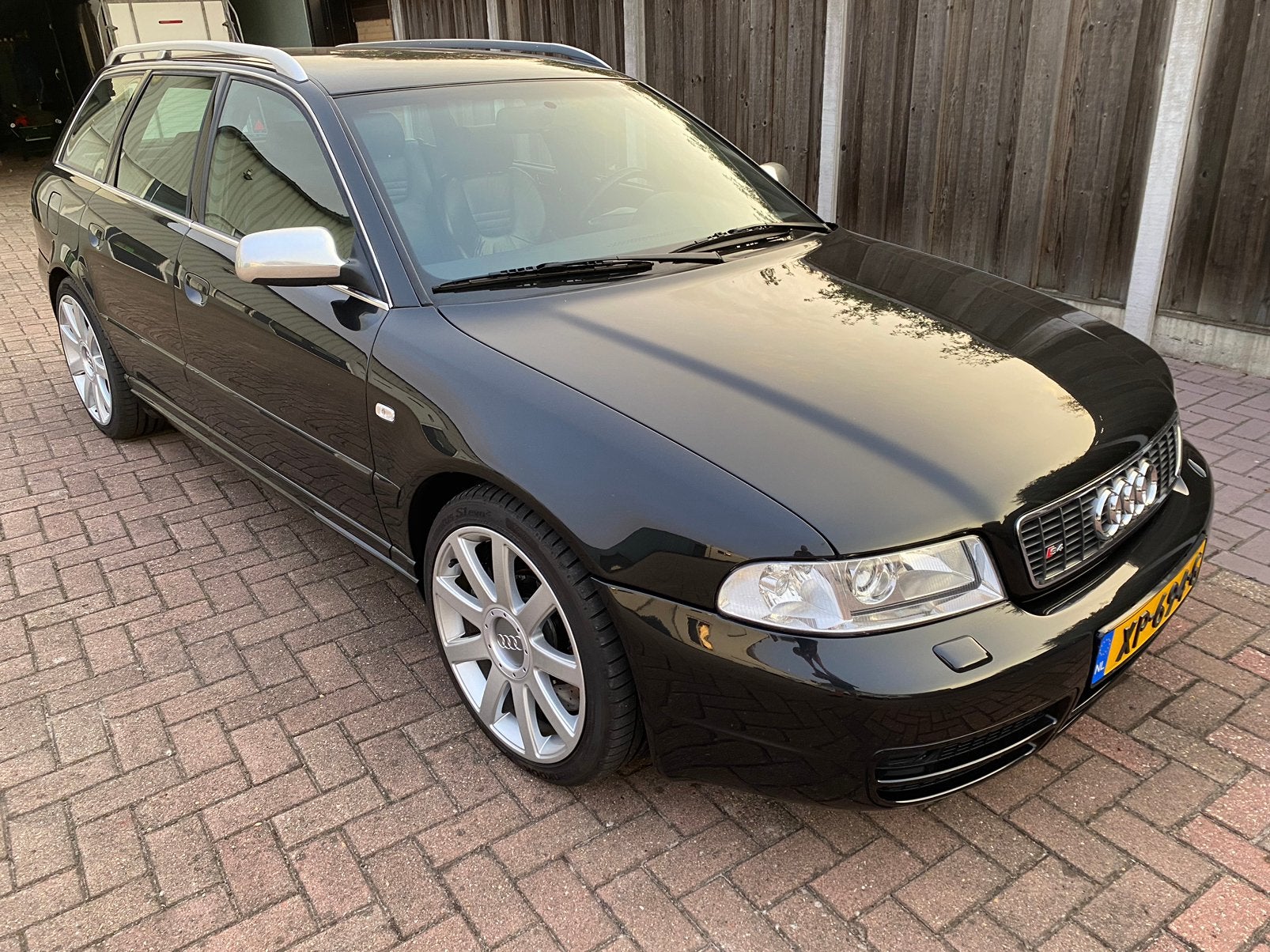 Audi s4 2000 Zwart, 2671 cc, Zwart, 10 km/l, 1570 kg
