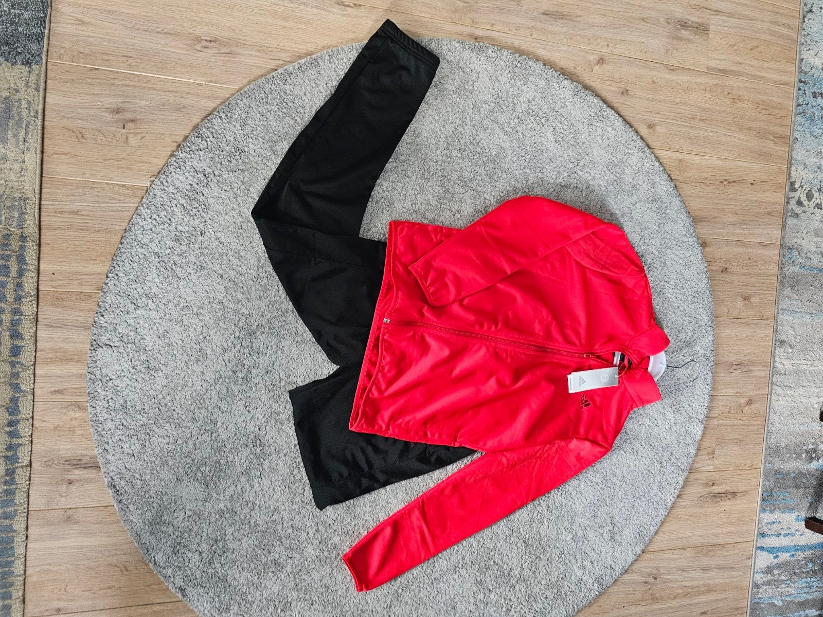 Adidas trainingspak rood/zwart - Maat L (13-14 jaar), Kleding | Heren, Ophalen of Verzenden
