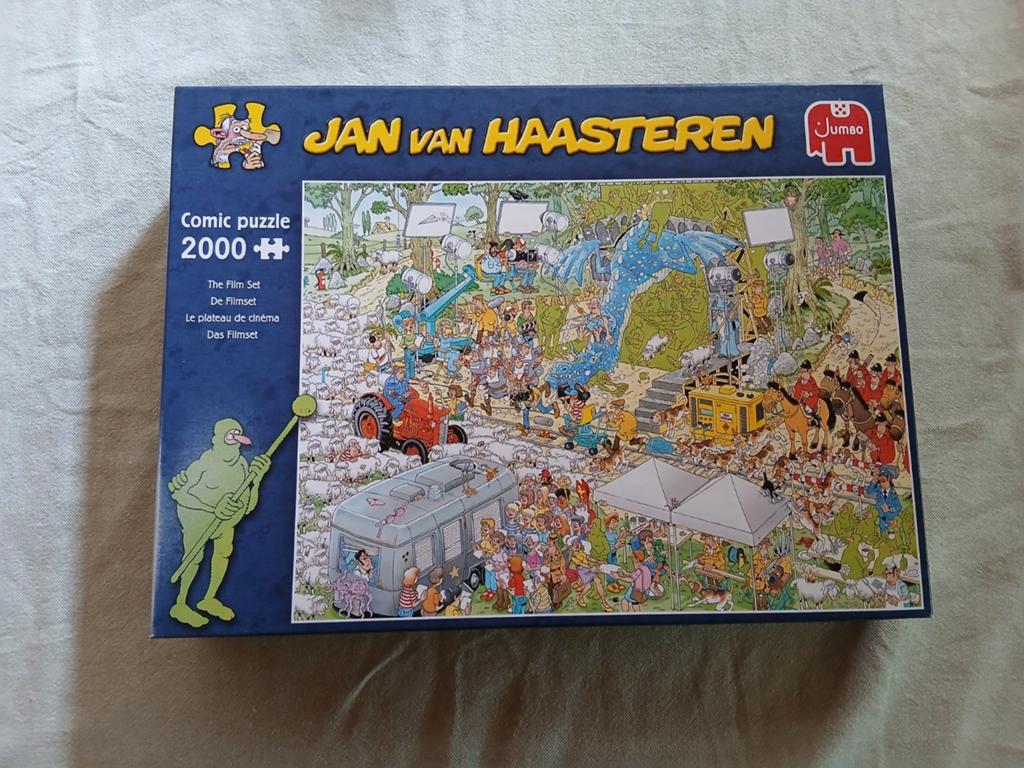 Jan van Haasteren Comic Puzzel - The Film Set (2000 stukjes), Ophalen of Verzenden, Meer dan 1500 stukjes, Gebruikt, Legpuzzel