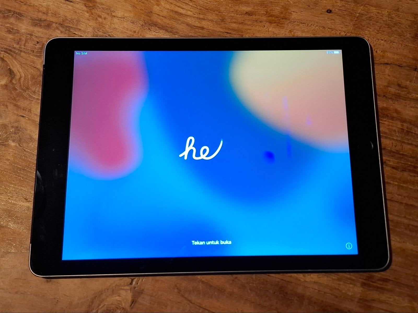 Foto 4 van Apple iPad Air 2 - Werkt, scherm met vlekken