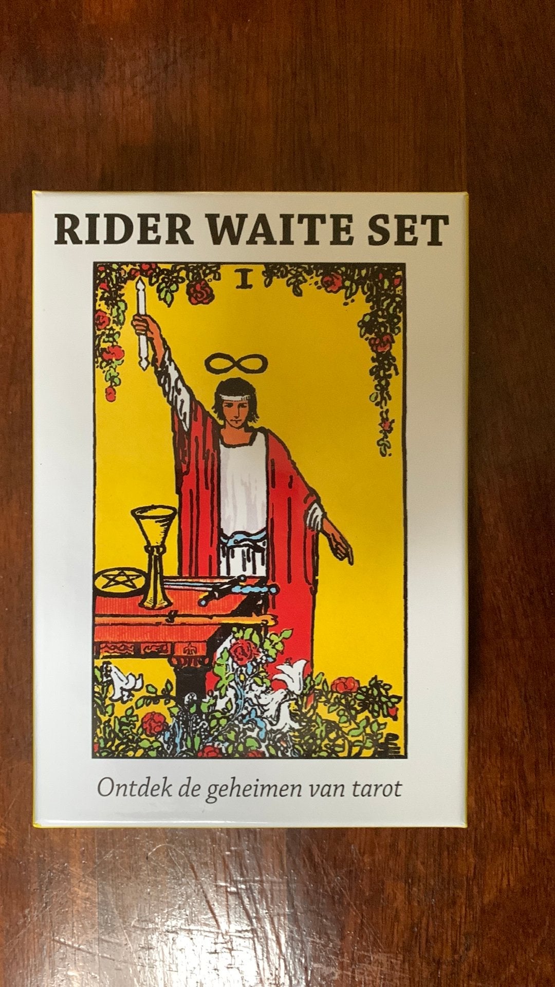 Tarotkaarten en een boekje Tarot, Ophalen of Verzenden, Zo goed als nieuw, Tarot of Kaarten leggen, Overige typen