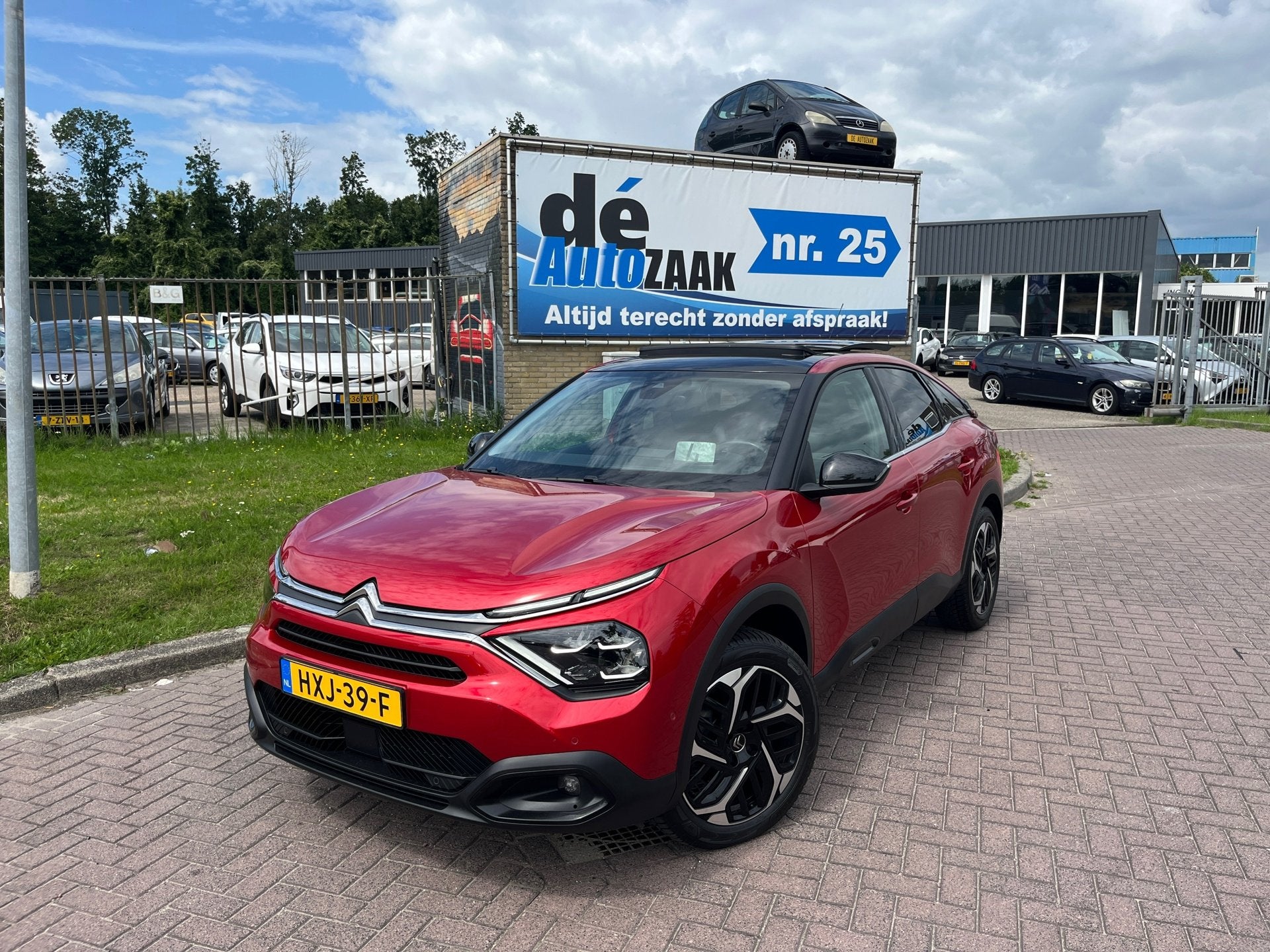 Citroen C4 1.2 Feel |Pano|HUD|Keyless|Tablet mount, Auto's, Gebruikt, 1199 cc, 3 cilinders, SUV of Terreinwagen