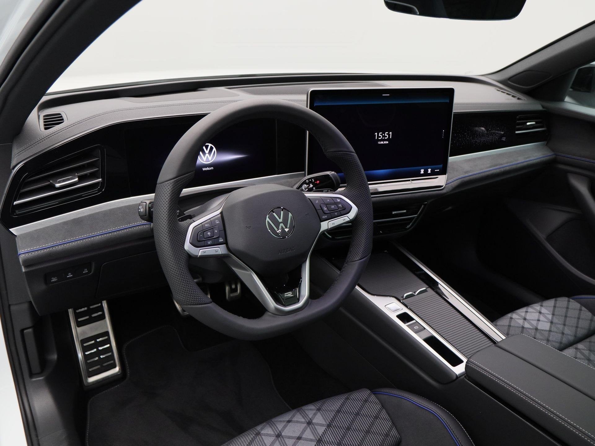 Volkswagen Passat Variant 1.5 eHybrid 272 Pk R-Line | Black, Auto's, 4 cilinders, 2000 kg, 150 min, Hybride Elektrisch/Benzine