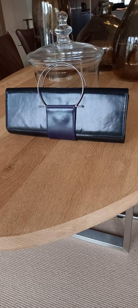 Hele mooie handtas. Zwart . Klep voor is paars., Ophalen of Verzenden, Zo goed als nieuw, Zwart, Handtas